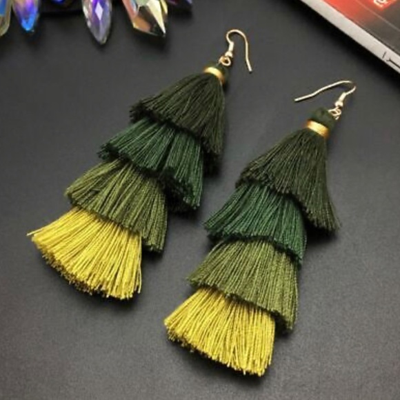 BOHEMIAN FRINGE LAYERED MULTI-COLORED THREADED TASSEL DROP EARRINGS - Picture 3 of 3